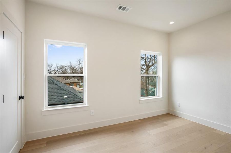 Spacious, unfurnished interior of a new home in , Dallas (Image 34).