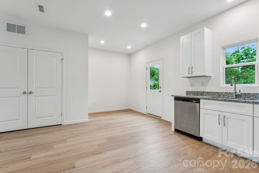 Spacious, unfurnished interior of a new home in , Gastonia (Image 19).