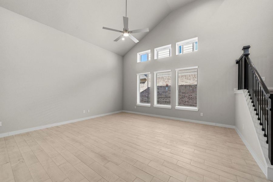Spacious, unfurnished interior of a new home in Barton Creek Ranch, Conroe (Image 13).