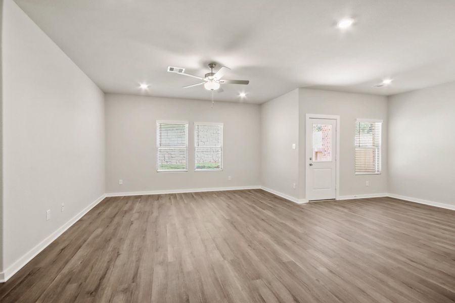 Spacious, unfurnished interior of a new home in Westridge Cove, Conroe (Image 28). Spacious, unfurnished interior of a new home in Westridge Cove, Conroe (Image 28).