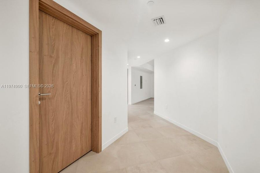 Spacious, unfurnished interior of a new home in , Bay Harbor Islands (Image 24).