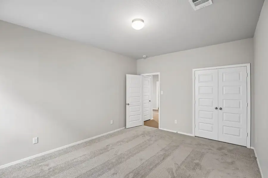 Spacious, unfurnished interior of a new home in Sorella, Tomball (Image 21).
