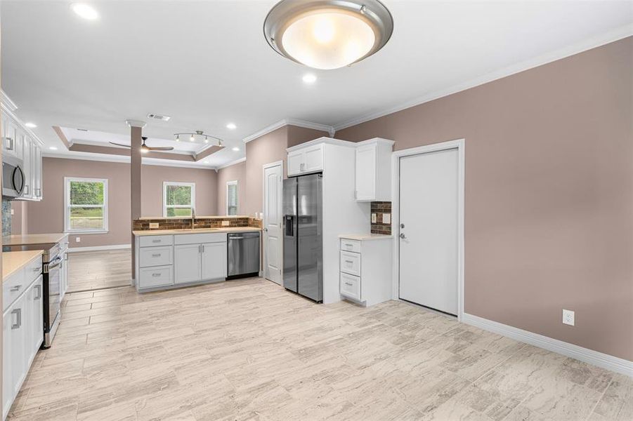 Furnished interior view inside a new home in , Corsicana (Image 8).