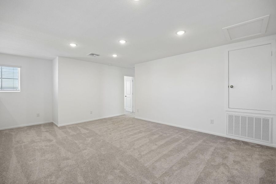 Spacious, unfurnished interior of a new home in Stokesbury, Waller (Image 23).