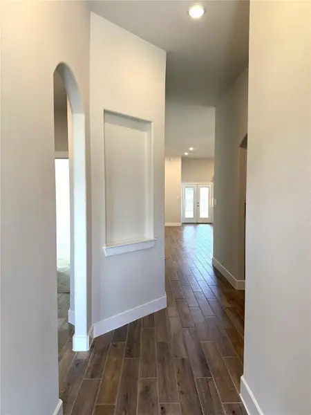 Beautiful architectural arches make this grand entryway truly unforgettable!