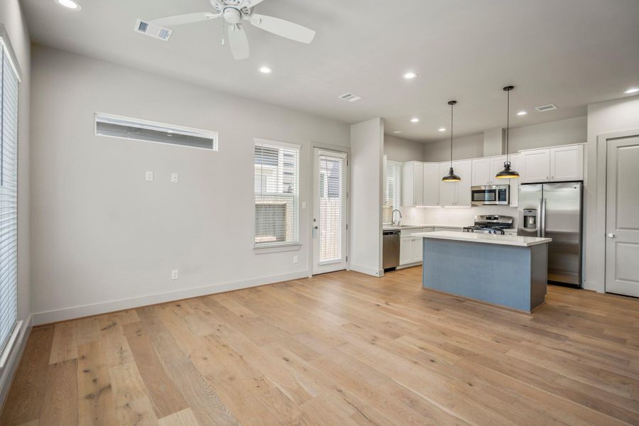 Spacious, unfurnished interior of a new home in , Houston (Image 36).
