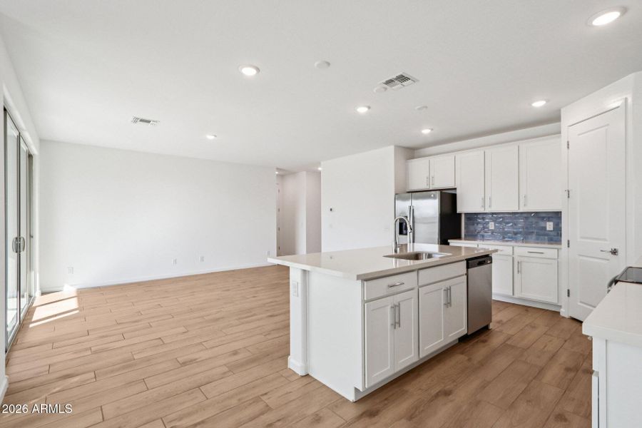 9-web-or-mls-W Camden Ave-S0402-009