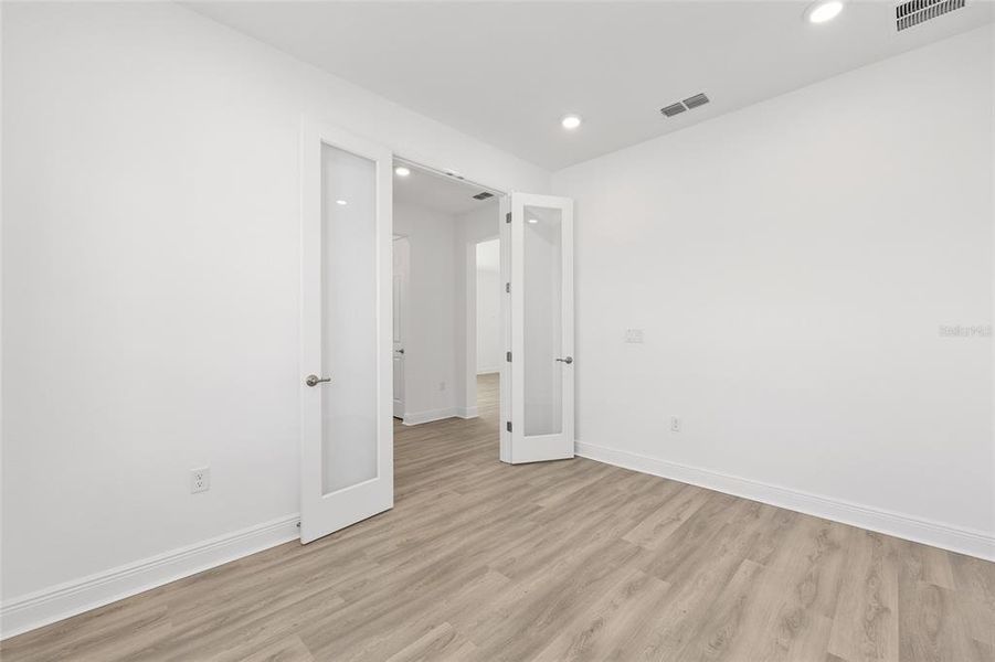 Spacious, unfurnished interior of a new home in , Ocala (Image 30).