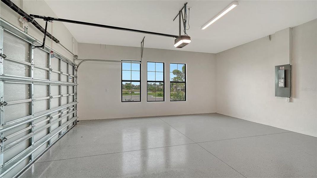 Spacious, unfurnished interior of a new home in Tideline, Bradenton (Image 42).