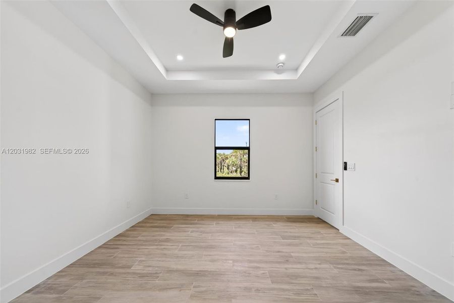 Spacious, unfurnished interior of a new home in , Naples (Image 27).