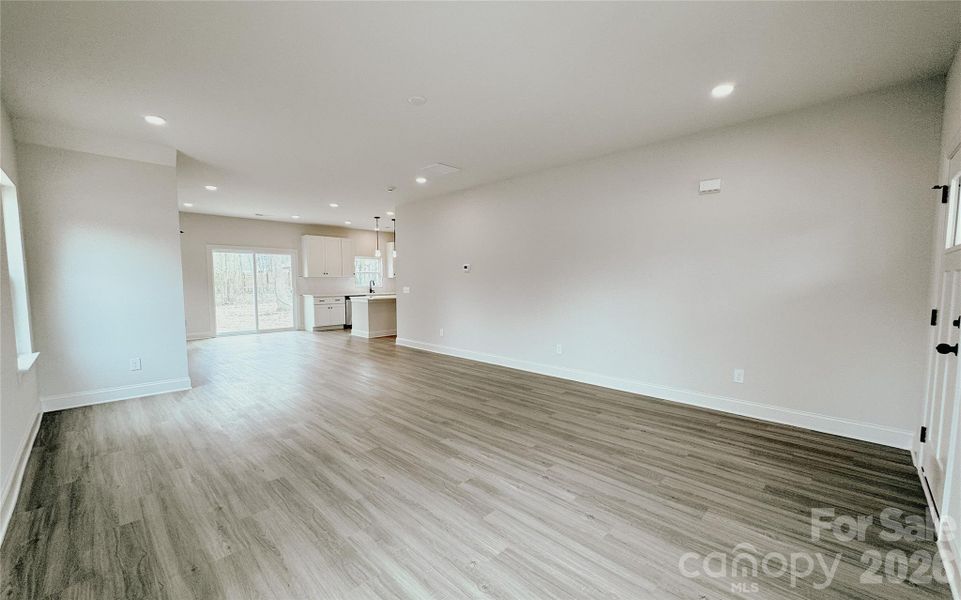 Spacious, unfurnished interior of a new home in , Harrisburg (Image 14).