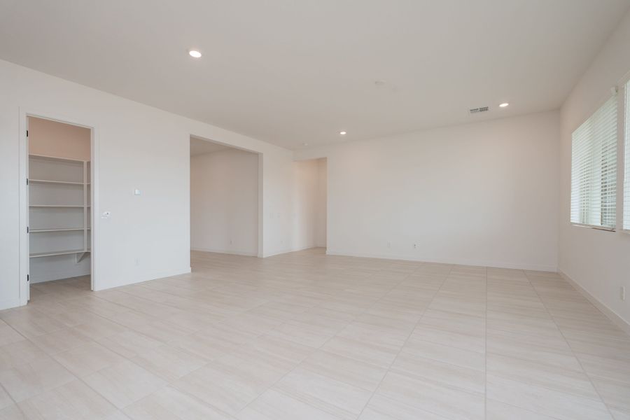 Spacious, unfurnished interior of a new home in Abel Ranch, Goodyear (Image 12).