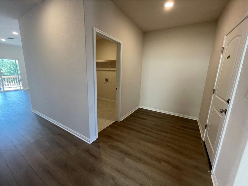 Spacious, unfurnished interior of a new home in Covered Bridge, Hutto (Image 14). Spacious, unfurnished interior of a new home in Covered Bridge, Hutto (Image 14).