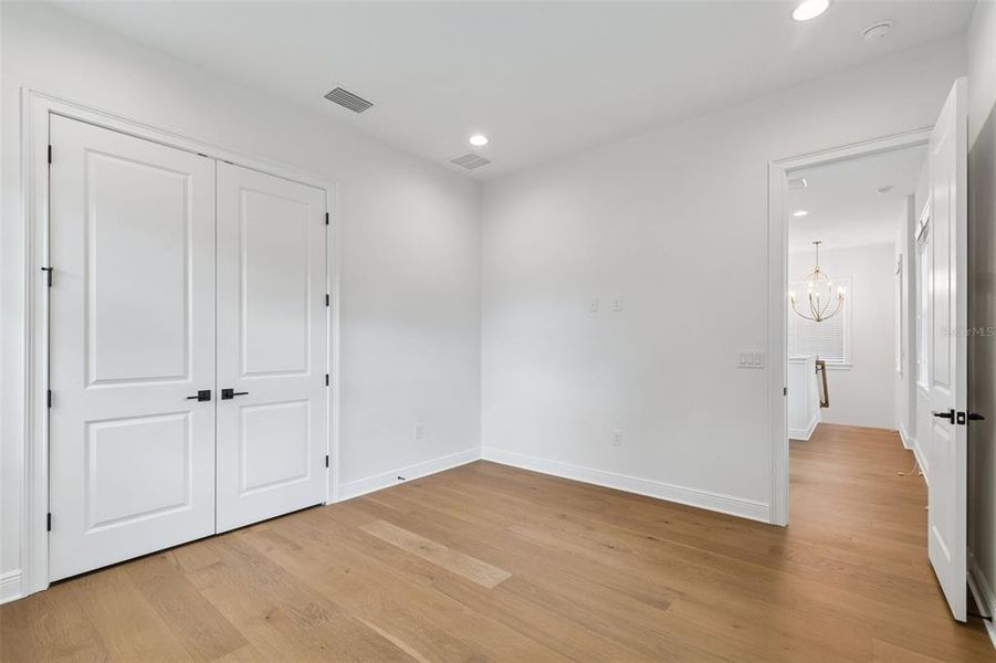 Spacious, unfurnished interior of a new home in , Tampa (Image 57).