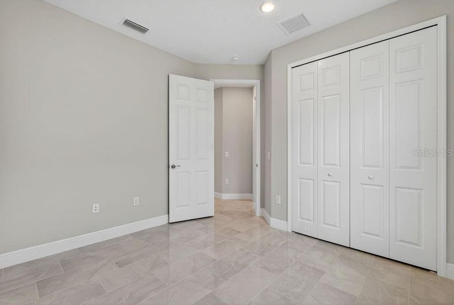 Spacious, unfurnished interior of a new home in , Mount Dora (Image 26).