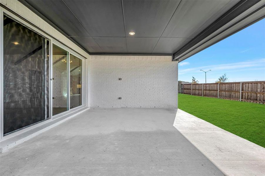 Exterior details and patio area of a home in Elevon, Lavon (Image 3).