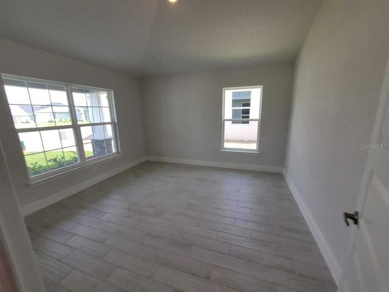 Spacious, unfurnished interior of a new home in , Ocala (Image 27).