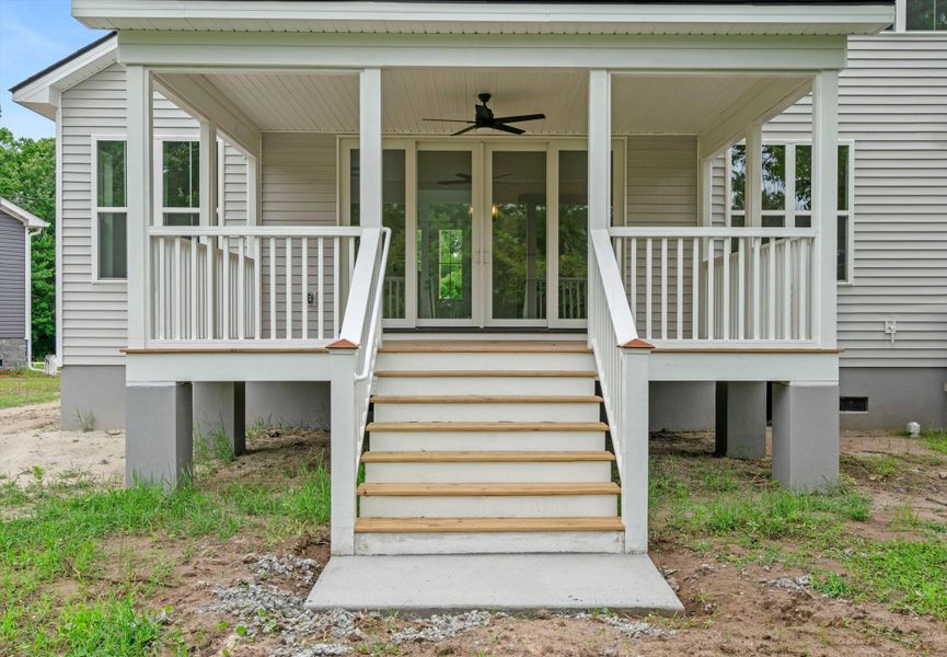 Exterior details and patio area of a home in , Charleston (Image 4).