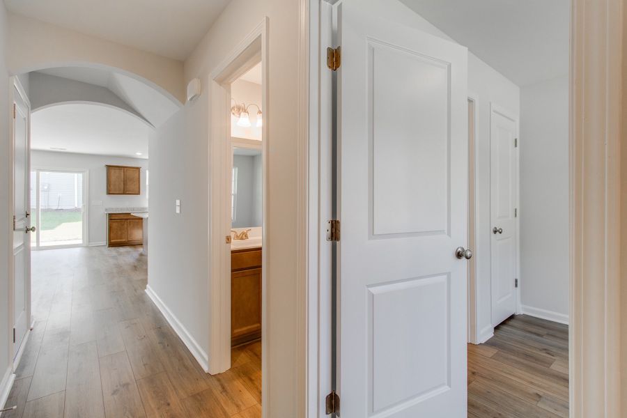 Spacious, unfurnished interior of a new home in Ellington, Elgin (Image 14).
