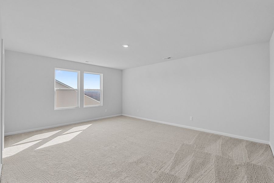 Spacious, unfurnished interior of a new home in Hanes Lake, Winston-Salem (Image 25).
