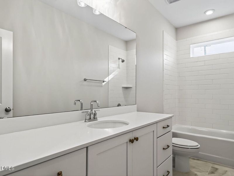 034-1280x960-bathroom