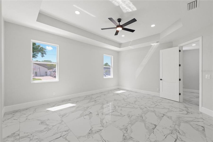 Spacious, unfurnished interior of a new home in , Tampa (Image 40).
