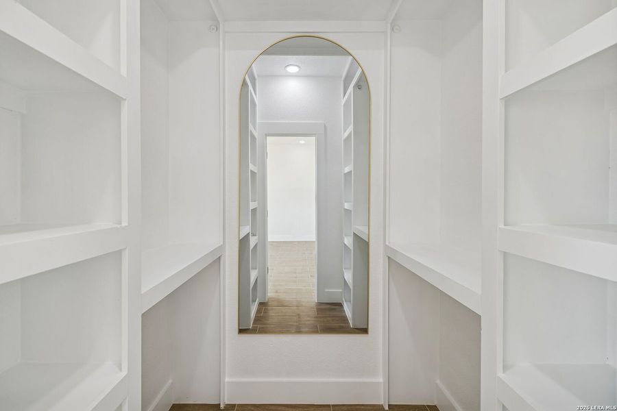 Spacious, unfurnished interior of a new home in , Floresville (Image 31).