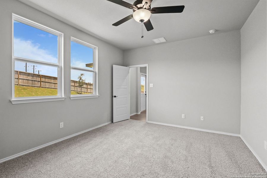 Spacious, unfurnished interior of a new home in Comanche Ridge, San Antonio (Image 32). Spacious, unfurnished interior of a new home in Comanche Ridge, San Antonio (Image 32).