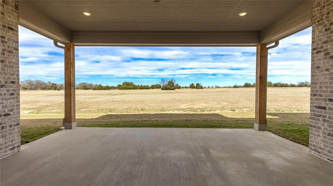 Exterior details and patio area of a home in , Lone Oak (Image 3).