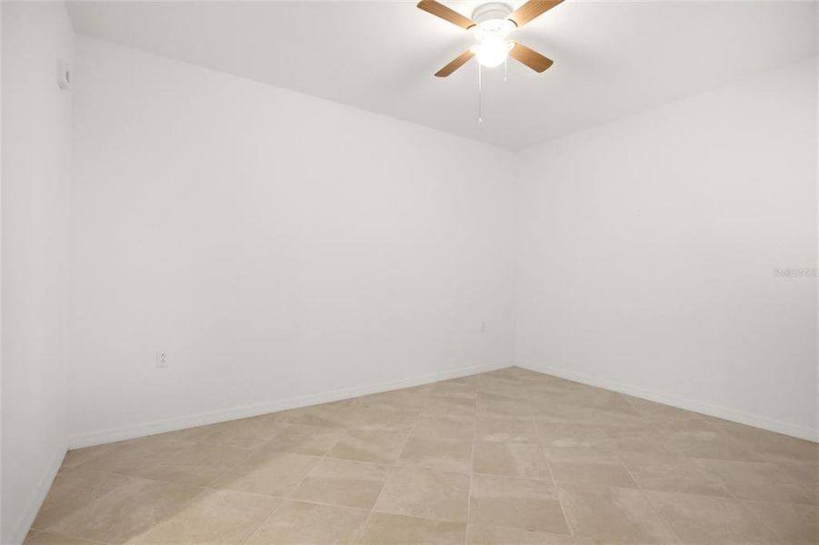Spacious, unfurnished interior of a new home in , Punta Gorda (Image 34).