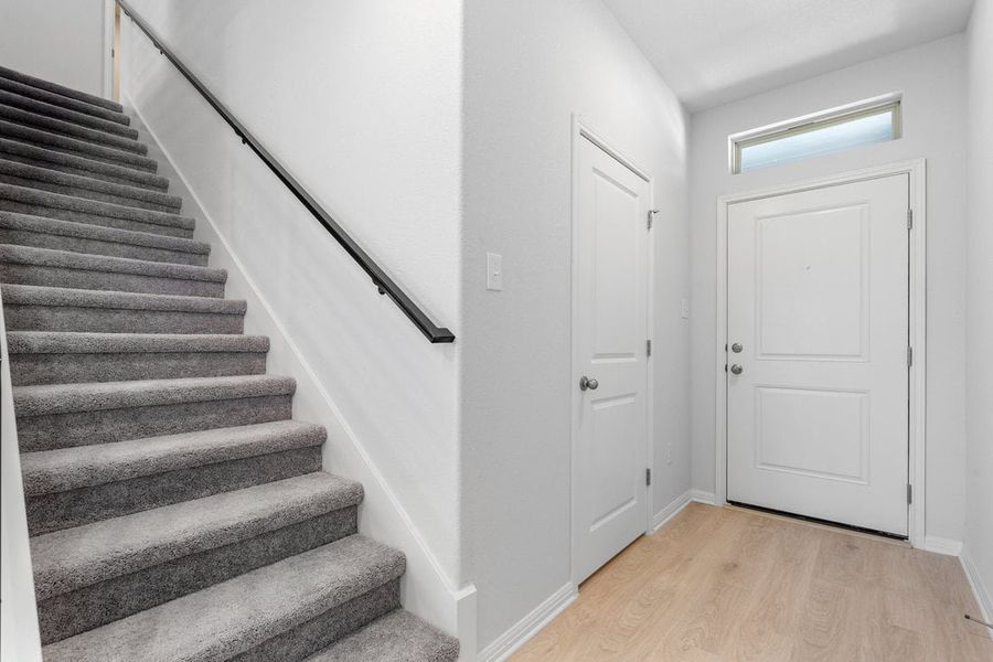 Spacious, unfurnished interior of a new home in Porter Country, Buda (Image 17).