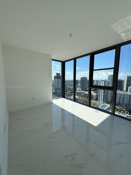 Spacious, unfurnished interior of a new home in , Miami (Image 23).
