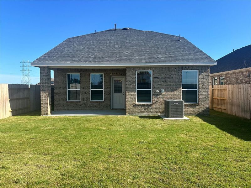 Exterior details and patio area of a home in Creekhaven, Iowa Colony (Image 3).