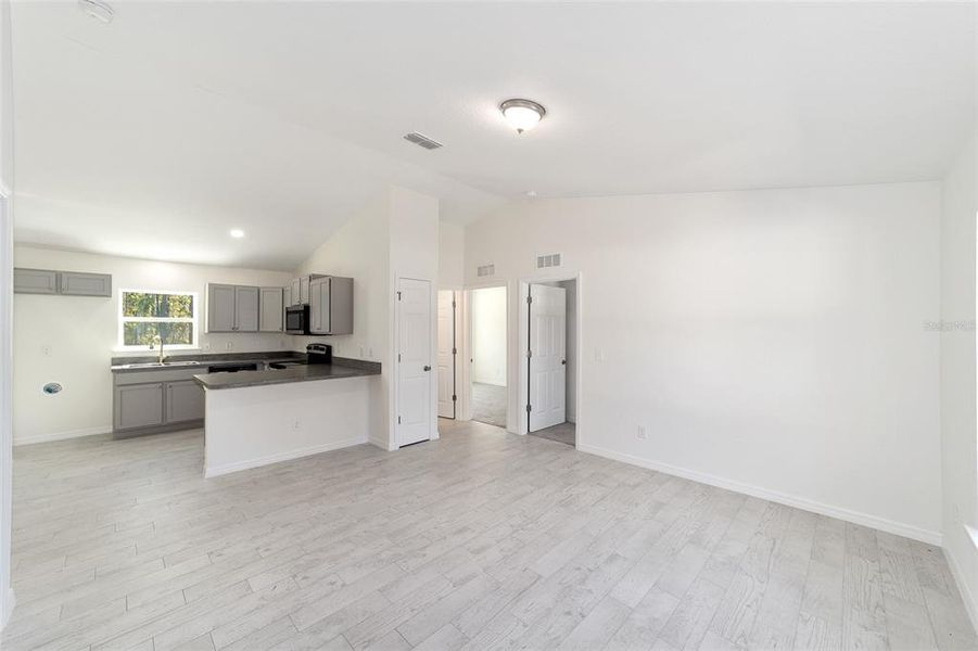Spacious, unfurnished interior of a new home in , Dunnellon (Image 13). Spacious, unfurnished interior of a new home in , Dunnellon (Image 13).