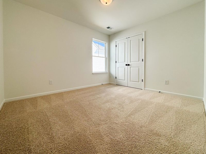 Spacious, unfurnished interior of a new home in Harrington, Greenville (Image 16).