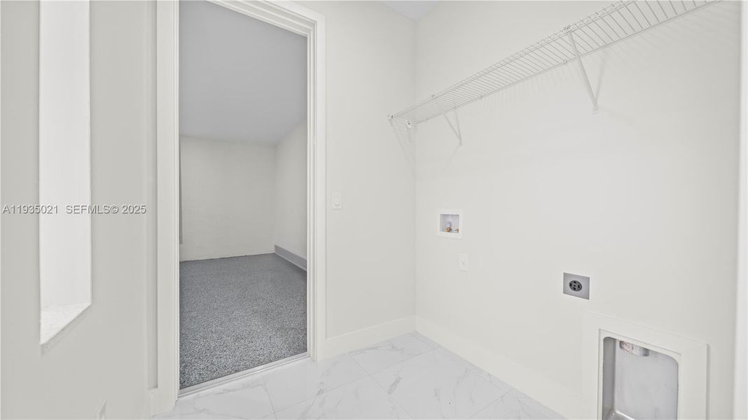 Spacious, unfurnished interior of a new home in , Lehigh Acres (Image 30).