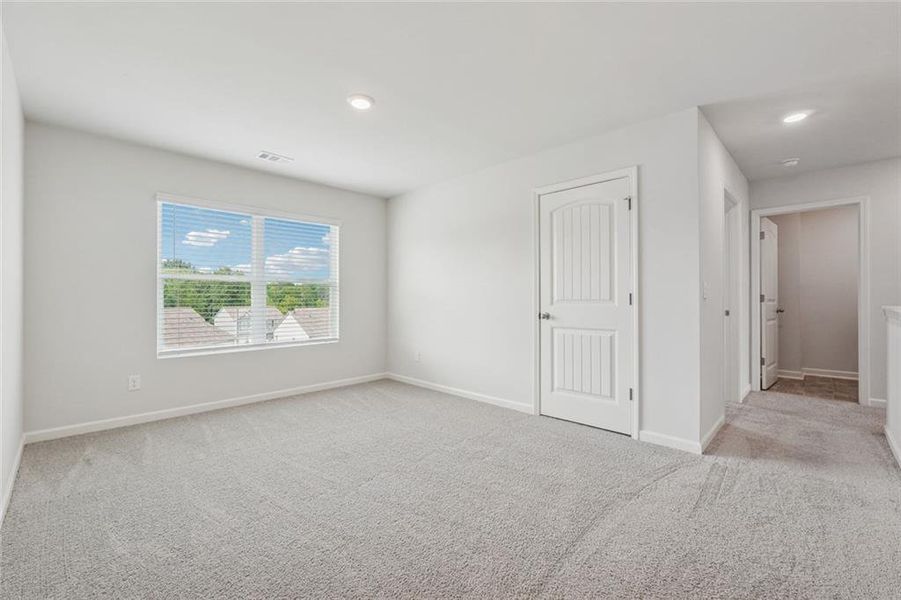 Spacious, unfurnished interior of a new home in , Dallas (Image 36).