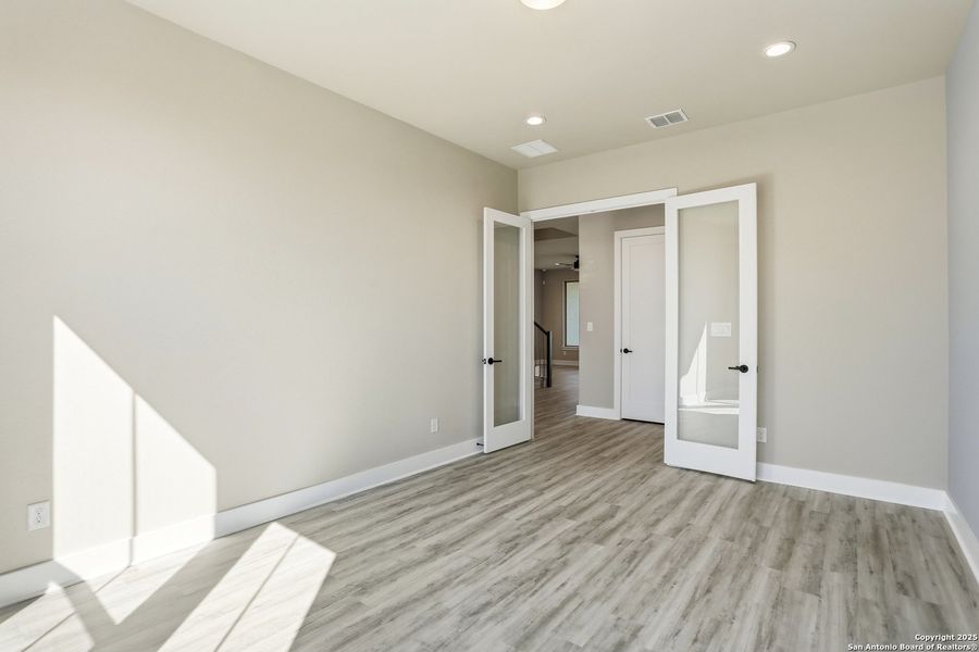 Spacious, unfurnished interior of a new home in Legacy at Lake Dunlap, New Braunfels (Image 34). Spacious, unfurnished interior of a new home in Legacy at Lake Dunlap, New Braunfels (Image 34).
