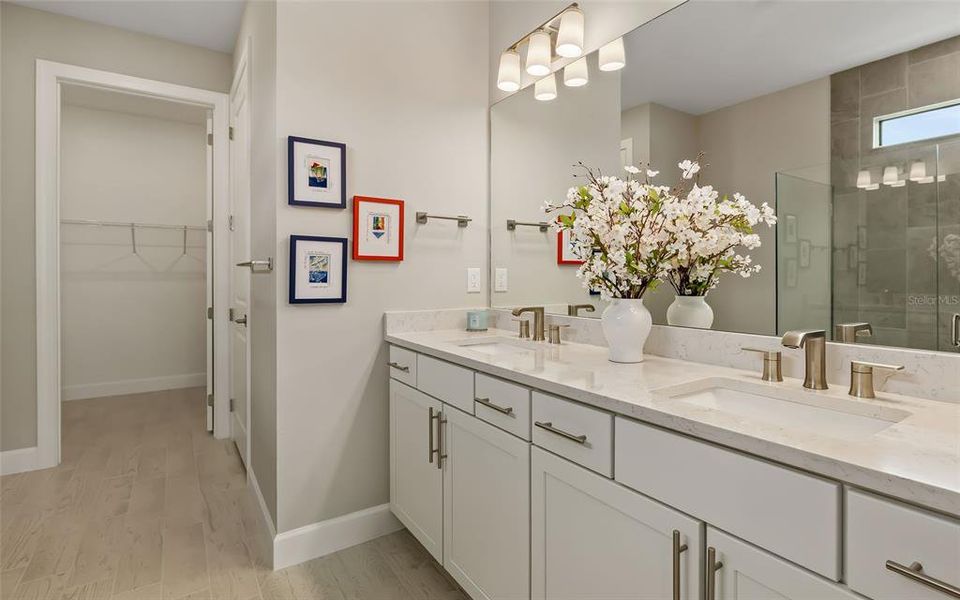 Furnished interior view inside a new home in , Venice (Image 31).