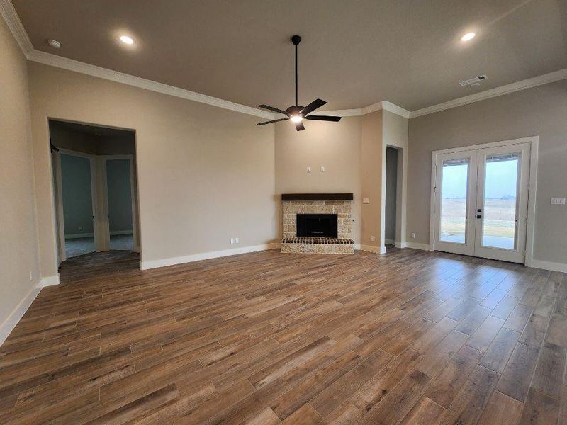Spacious, unfurnished interior of a new home in Rocky Top, Krum (Image 18).