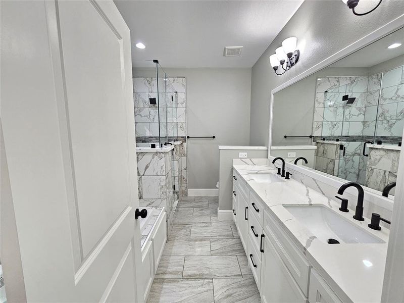 Beautiful Master bathroom!