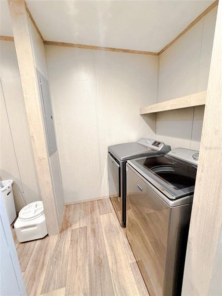 Close-up of interior finishes inside a home in , Dunnellon (Image 10).