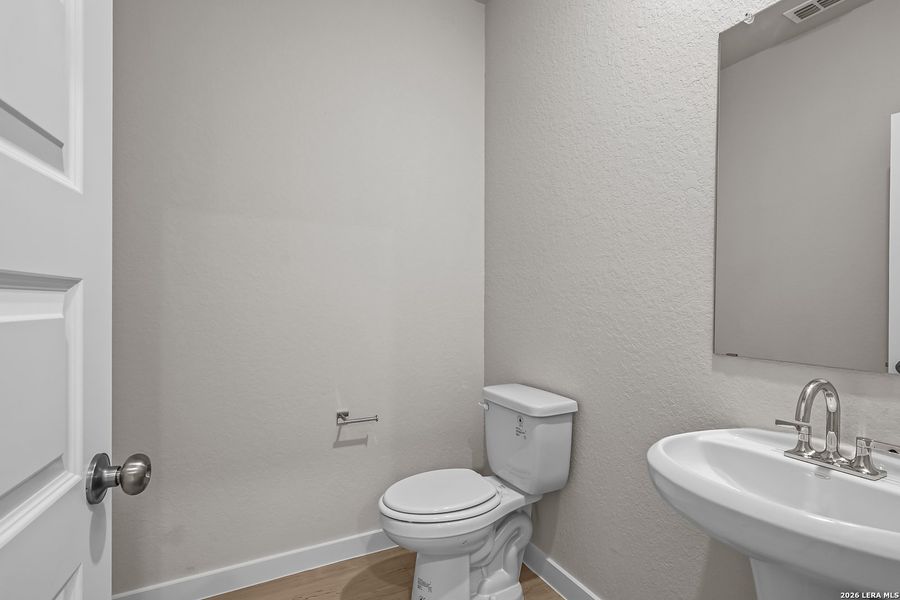 Furnished interior view inside a new home in Hiddenbrooke, Seguin (Image 12).