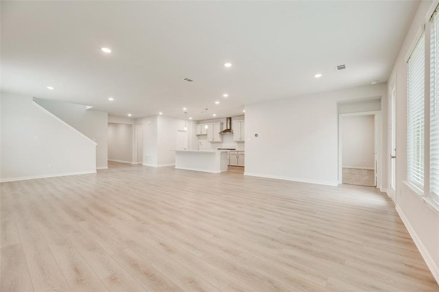 Spacious, unfurnished interior of a new home in Villages of Hurricane Creek, Anna (Image 15).