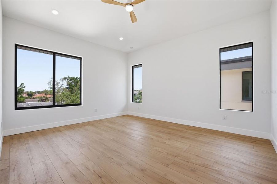 Spacious, unfurnished interior of a new home in , St. Petersburg (Image 48).