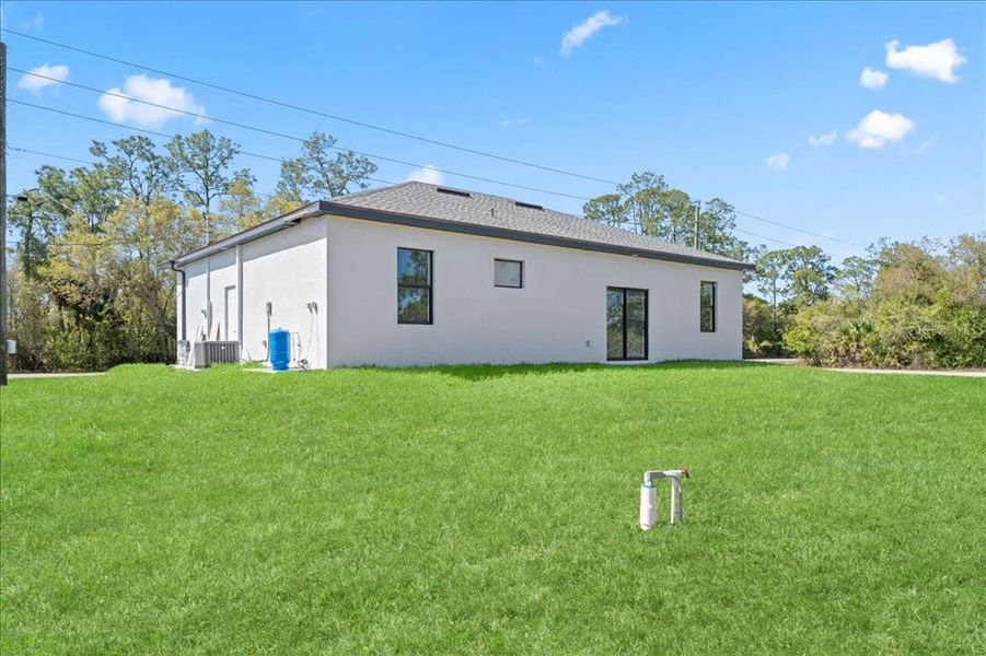 Exterior details and patio area of a home in , Lehigh Acres (Image 4).