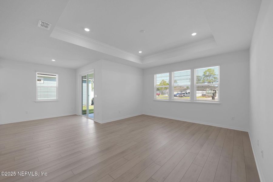 Spacious, unfurnished interior of a new home in Bradley Creek, Green Cove Springs (Image 22).