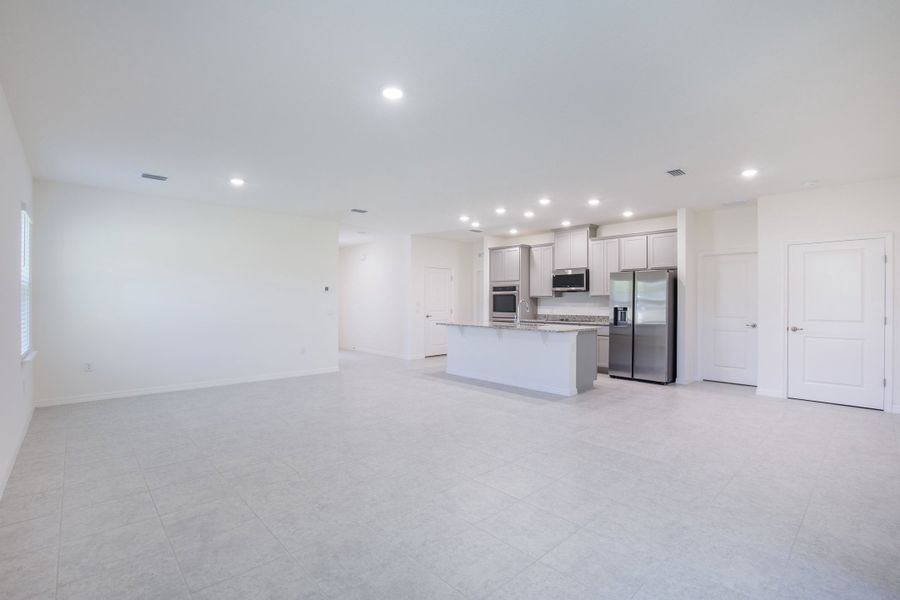 Spacious, unfurnished interior of a new home in Heritage Station, Punta Gorda (Image 8).