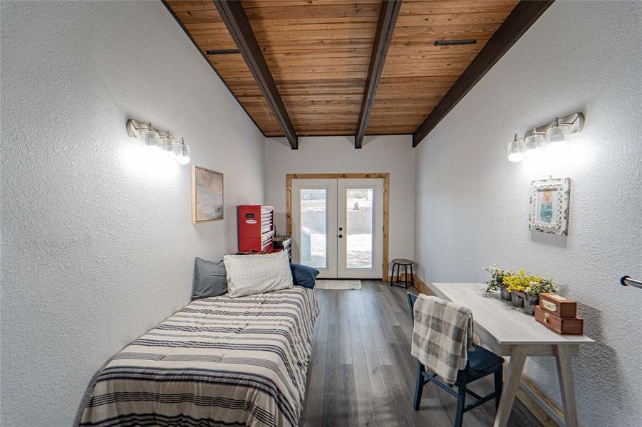 Flexible bunk room/ office/ guest space Flexible bunk room/ office/ guest space