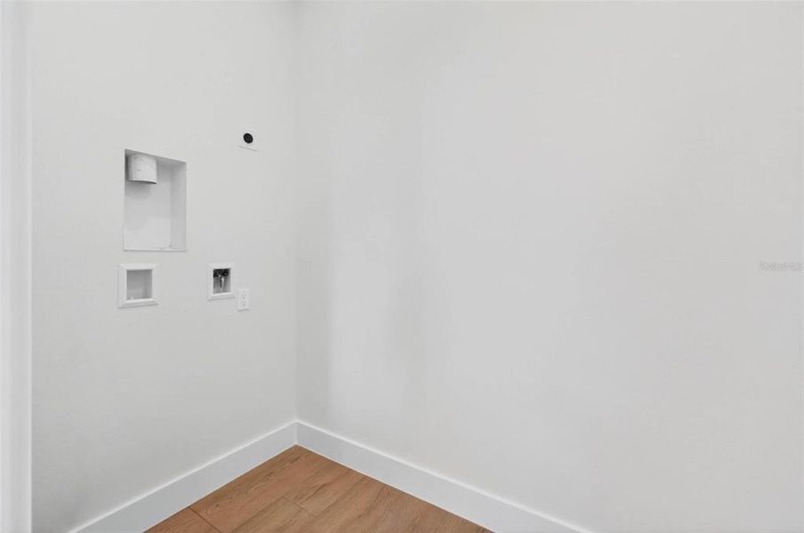 Spacious, unfurnished interior of a new home in , St. Petersburg (Image 19).